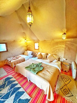 4 bedrooms, WiFi - bedroom & breakfast a wonderful place to enjoy night in Merzouga desert. (Merzouga)