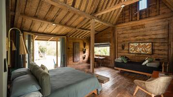 Deluxe Studio Suite, Garden View | Free cots/infant beds, free WiFi, bed sheets