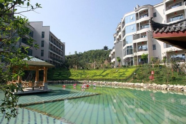 Outdoor pool - Tianlu Hotel (Shangnan)