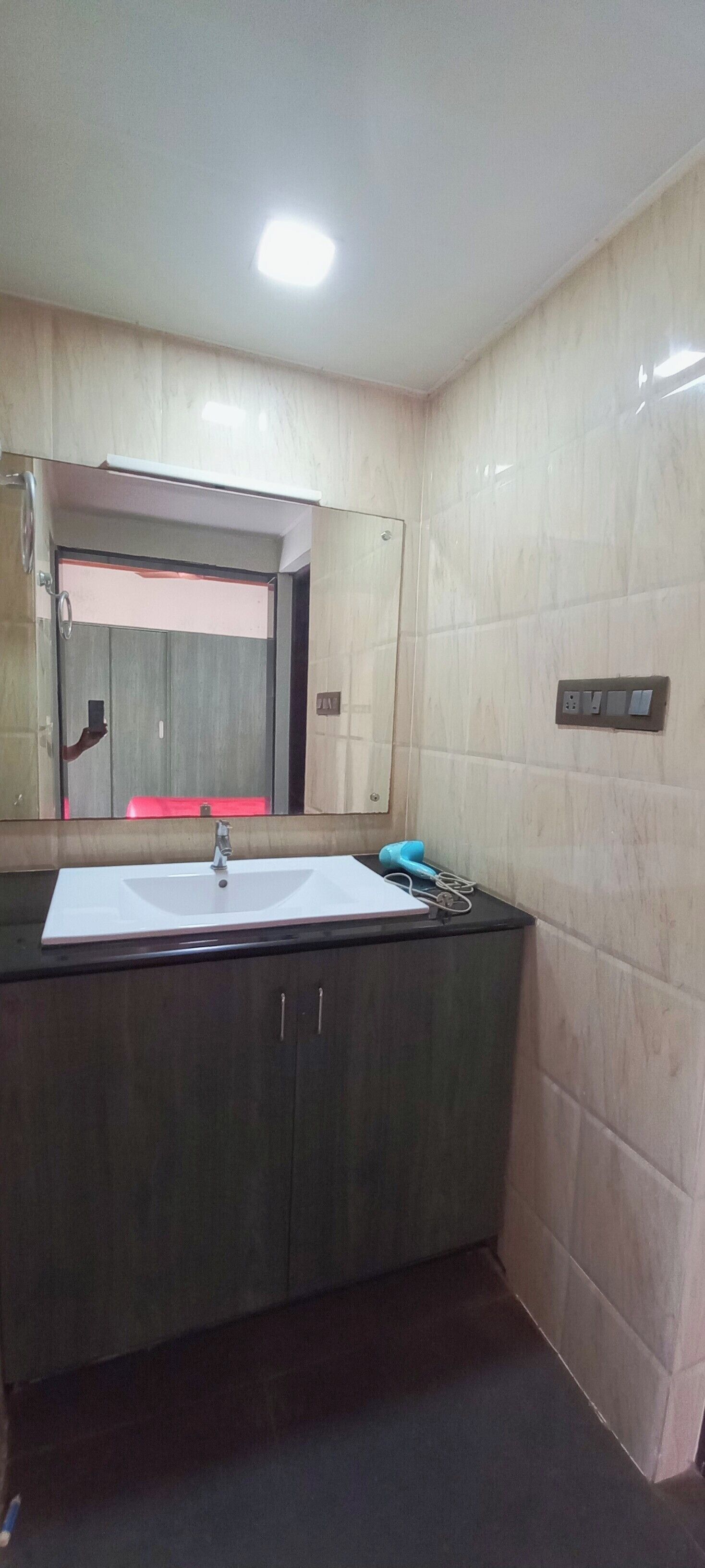 Deluxe Studio Suite, Lake View | Bathroom | Free toiletries, towels, soap, shampoo