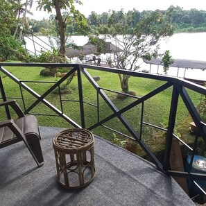 Deluxe Studio Suite, Lake View | Terrace/patio - Pearl Spot (Aluva)