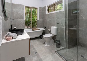 Shower, eco-friendly toiletries, hair dryer, towels - Luxury Montville Villa with Magnesium Spa, Fireplace & Nature Views (Montville)