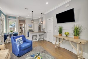 Televisor, llar de foc i futbolí 