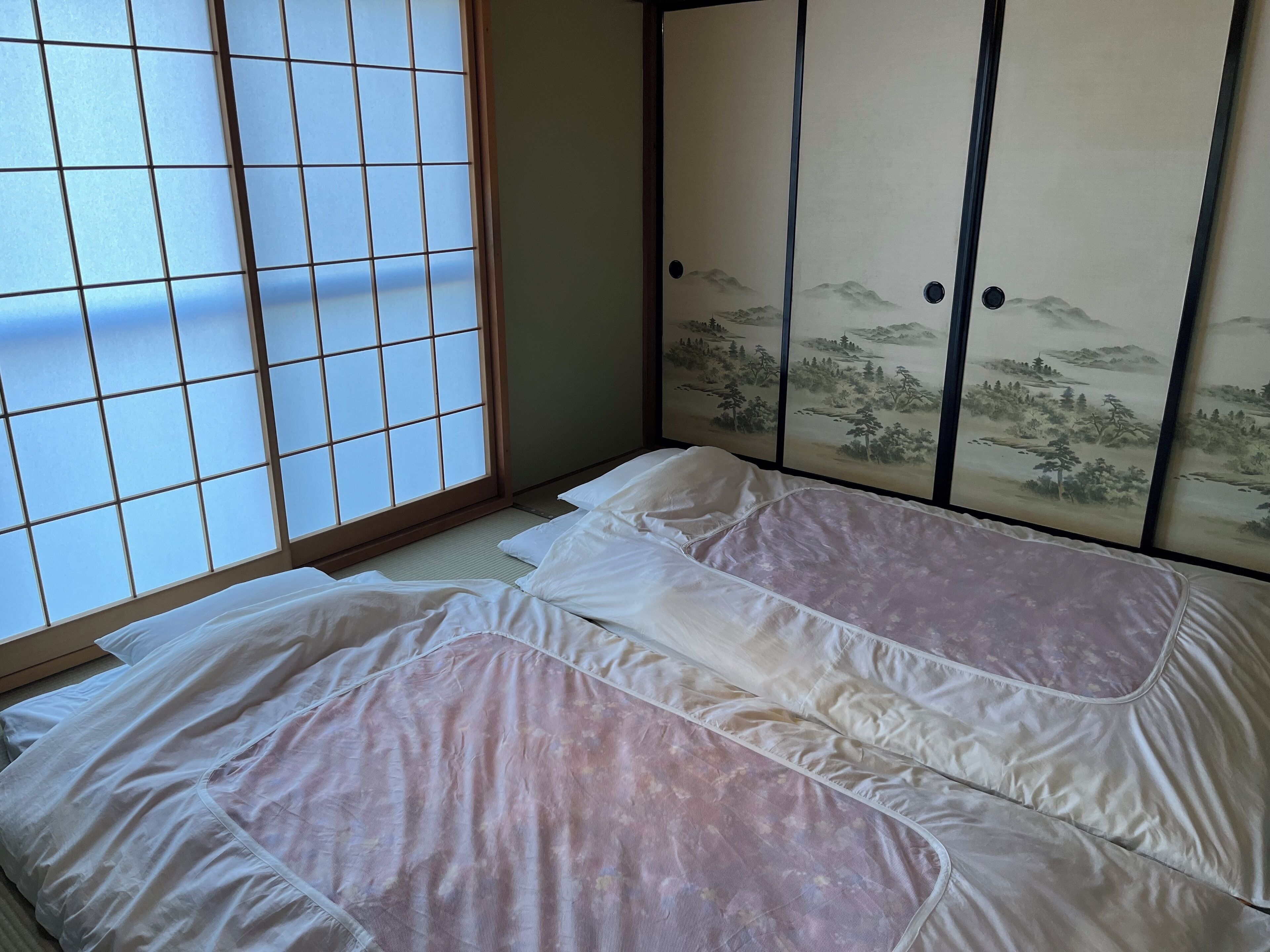 4 makuuhuonetta, ilmainen Wi-Fi, vuodevaatteet