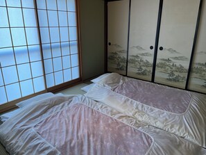 4 bedrooms, free WiFi, bed sheets