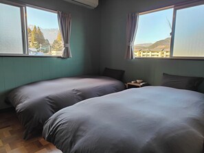 4 bedrooms, free WiFi, bed sheets