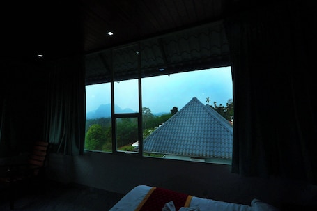 1 habitación, caja de seguridad en la habitación y escritorio