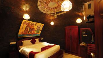 Design Suite, Hill View | 1 bedroom, in-room safe, desk, laptop workspace