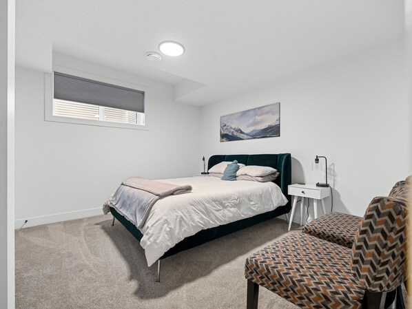 2 عدّة غرف نوم ومكواة/لوح كي وسرير سفر وواي فاي