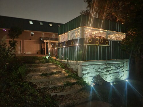 Barn-dominium living experience w/ park view, adjustable bed, 4-seasons room