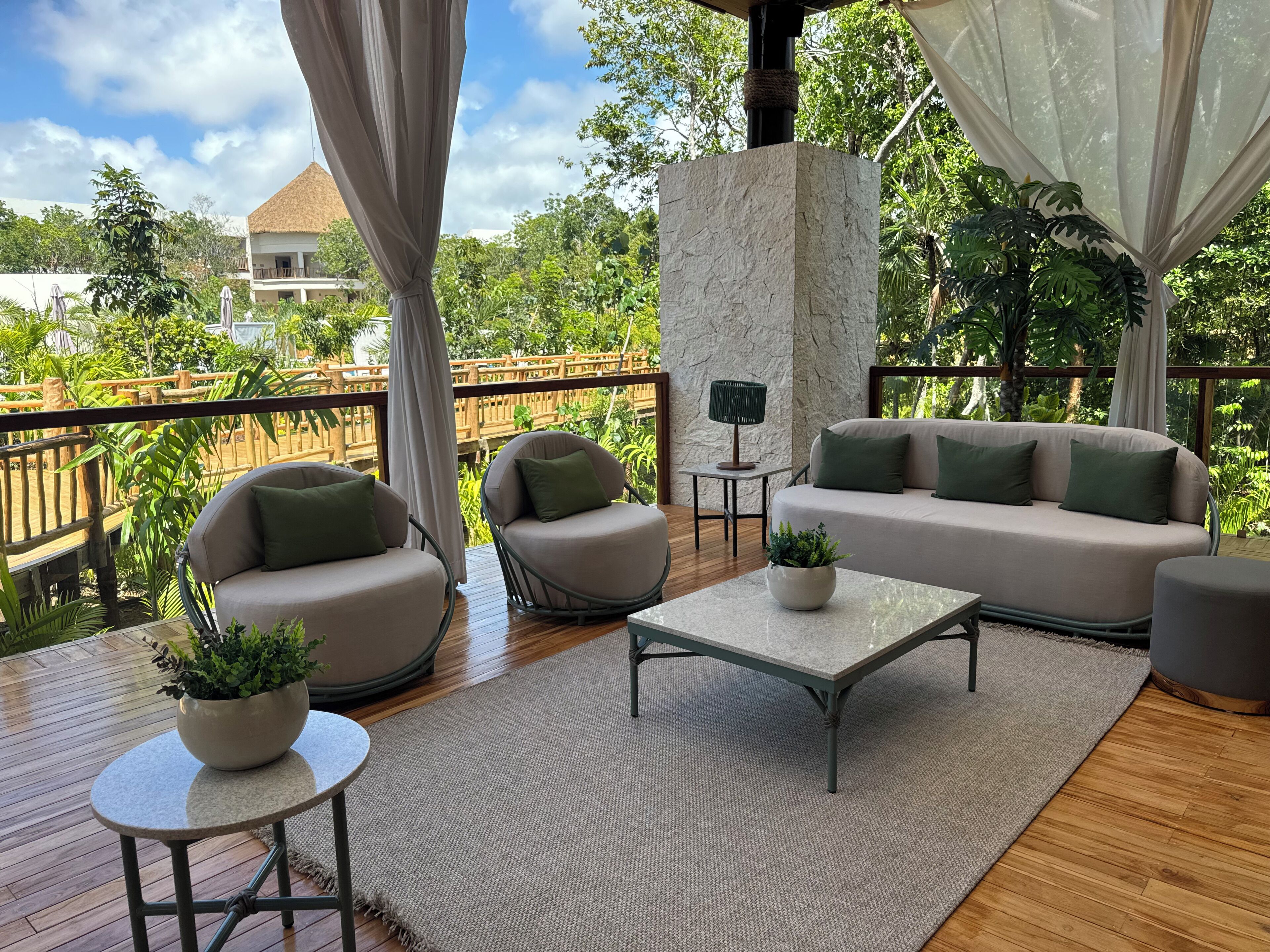 المنشأة من الخارج