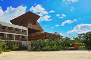 Front of property - Hotel Mundo Maya Tulum (Tulum)