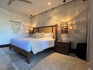 Premium bedding, down comforters, in-room safe, desk - Hotel Mundo Maya Tulum (Tulum)
