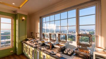 Petit déjeuner buffet