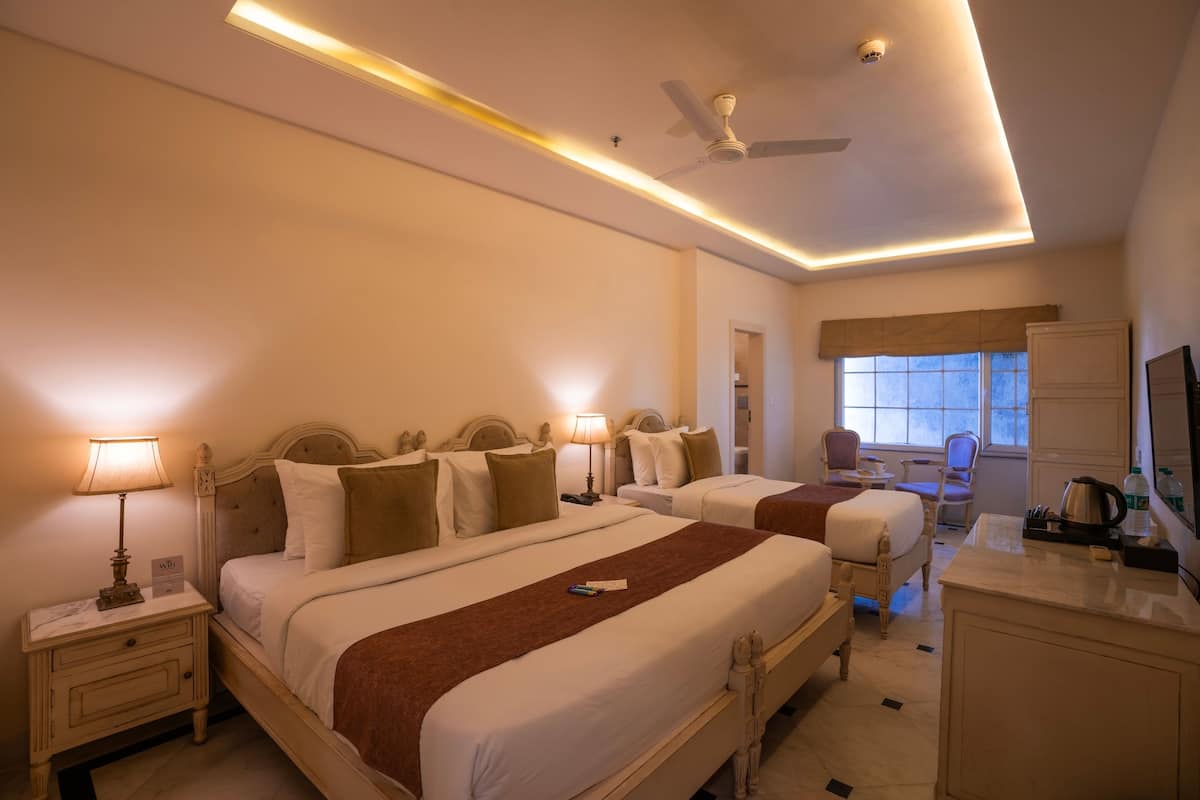 Deluxe Triple Room | Iron/ironing board, free WiFi