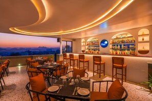 Bar (on property) - Moustache Select Udaipur (Udaipur)