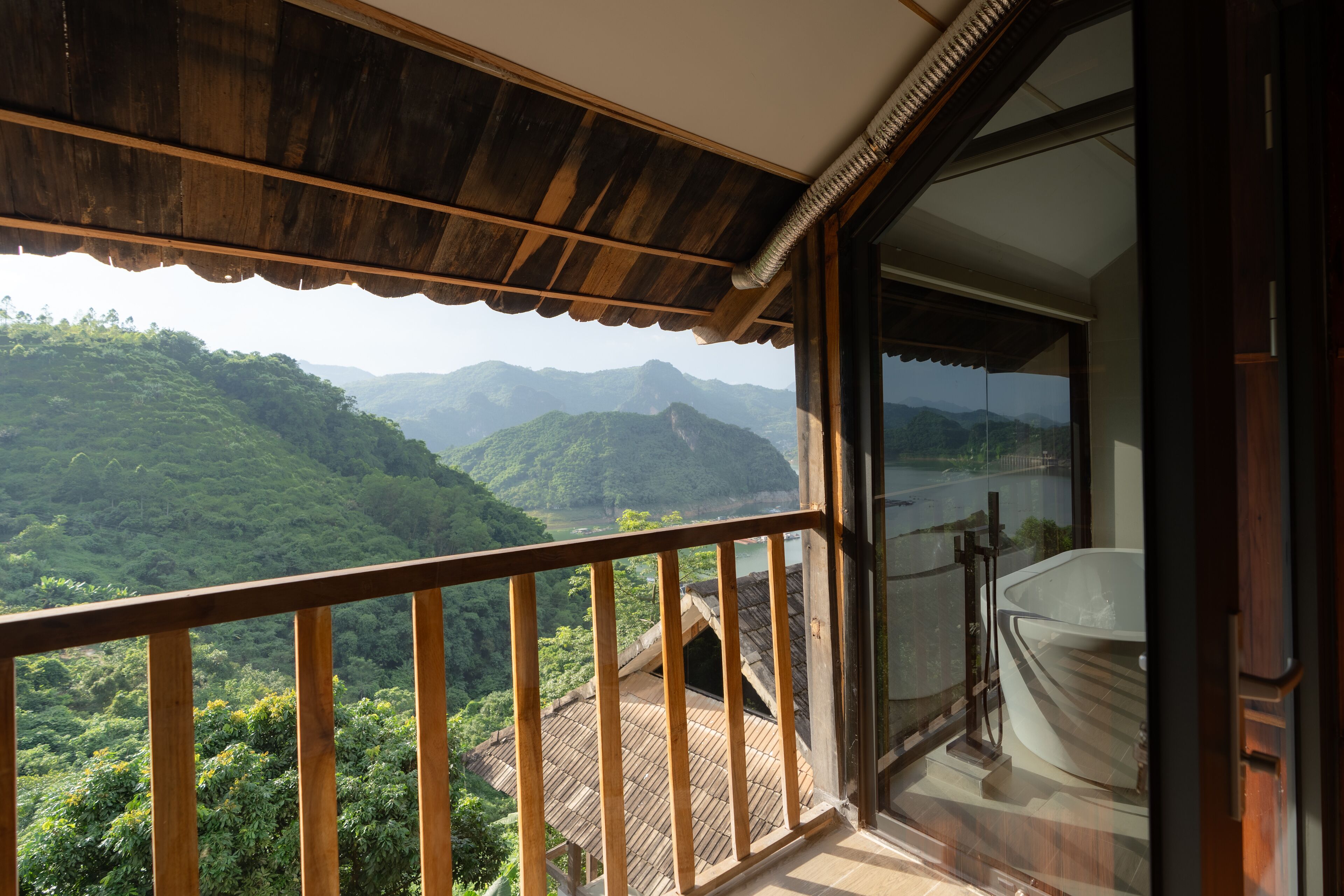 Deluxe Double Room, Bathtub | Hypo-allergenic bedding, free minibar items, individually decorated