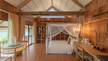 Premier Double Room, Bathtub, Lake View | Hypo-allergenic bedding, free minibar items, individually decorated