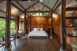 Suite, Lake View | In-room dining