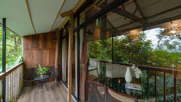 Suite, Lake View