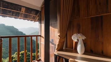 Chambre Double Deluxe, balcon, vue lac | Literie hypoallergénique, mini-bar avec articles gratuits