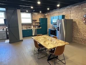 Private kitchen - Livie’s Loft
Trendy loft on Main Street (Sardis)