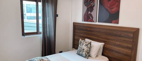 1 habitación, tabla de planchar con plancha, wifi y ropa de cama