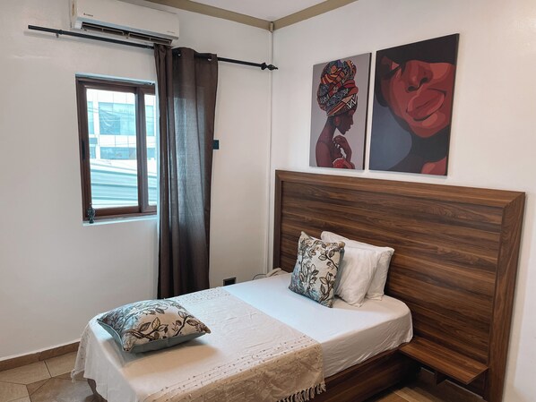 1 bedroom, iron/ironing board, WiFi, bed sheets - Tranquil hotel room by Oxford St (Accra)
