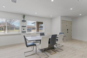 Dining - Your Urban Oasis, Your Urban Oasis (Round Rock)