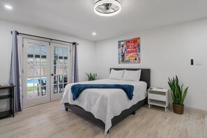 3 slaapkamers, een strijkplank/strijkijzer, reisbedje, wifi