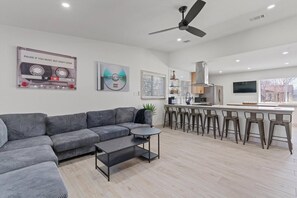 テレビ、卓球台