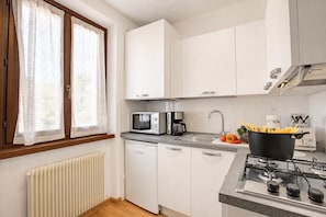 ファミリー アパートメント 1 ベッドルーム バルコニー (Ardaro 1 - Riva del Garda Apartment) | 専用キッチン