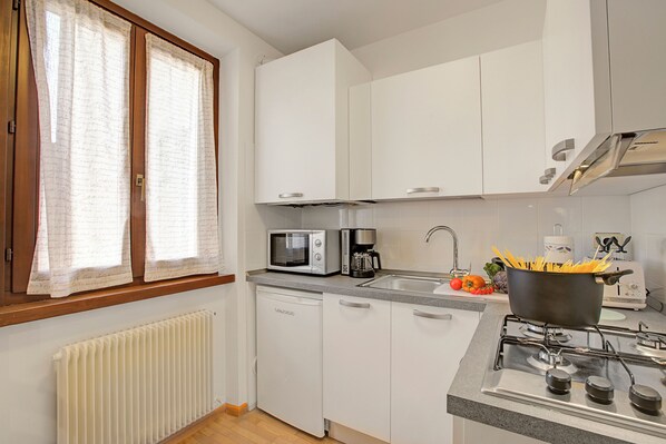 Fridge, microwave, oven, stovetop - Ardaro 1 (Riva del Garda)