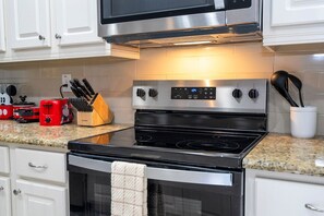 Fridge, microwave, stovetop, dishwasher