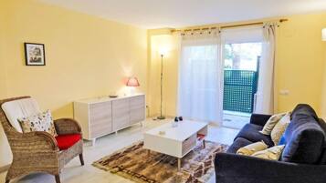 House, 4 Bedrooms, Terrace | Ruang tamu