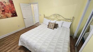 3 habitaciones, tabla de planchar con plancha, wifi y ropa de cama