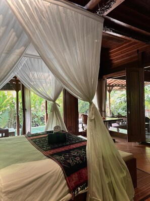 Villa luxueuse, vue sur la piscine | 1 chambre, literie de qualité, minibar, accès au Wi-Fi (inclus)