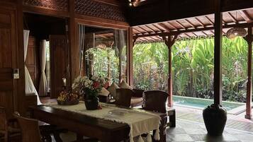 奢華別墅, 泳池景觀 | 房內用餐區