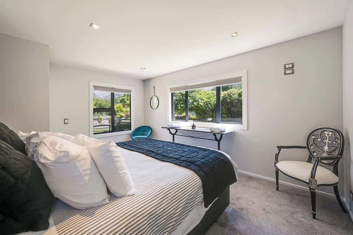 2 bedrooms, iron/ironing board, travel cot, WiFi