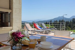 Outdoor dining - Villa Orientem Bis - Cretan Hills - Pool (Stiftianá)