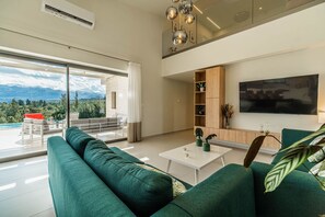 TV - Villa Orientem Bis by PosarelliVillas<br>Cretan Hills - Pool (Stiftianá)