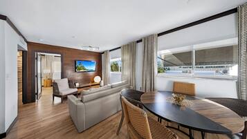 Suite, 2 Bedrooms | In-room dining