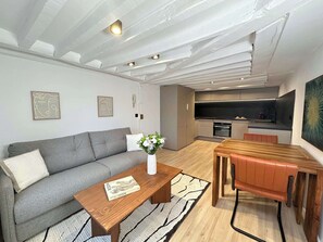 TV, offices - Opéra - Premium flat with lift near Gare de l'Est (Paris)