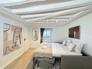 1 bedroom, desk, iron/ironing board, travel cot - Opéra - Premium flat with lift near Gare de l'Est (Paris)