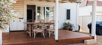 Olive Cottage - CBD Location, Pet friendly