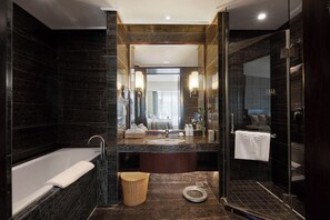 Business Suite | Bathroom | Hair dryer, slippers, towels, soap - Grand Scent Hotel (Chengdu)