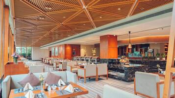 Free daily self-serve breakfast