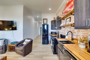 Interior - Walk to Shops & Eats: Charming Dtwn Emmett Apt! (Emmett)