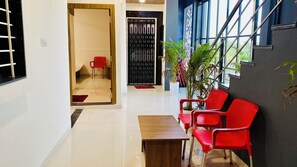 Lobby sitting area - Hotel Kanchan Darbar (Ujjain)