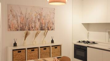 Fridge, oven, stovetop, electric kettle